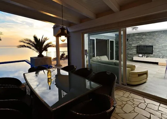 Holiday home Ferienvilla Mar - Insel Krk - Direkt Am By Interhome *